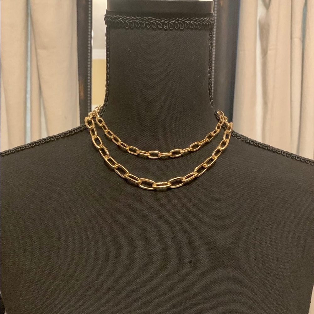 3/25 💵 2 separate gold necklaces